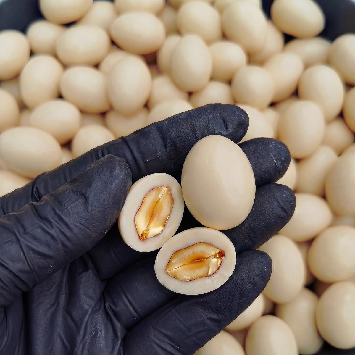 White Chocolate covered Peanuts - 30g